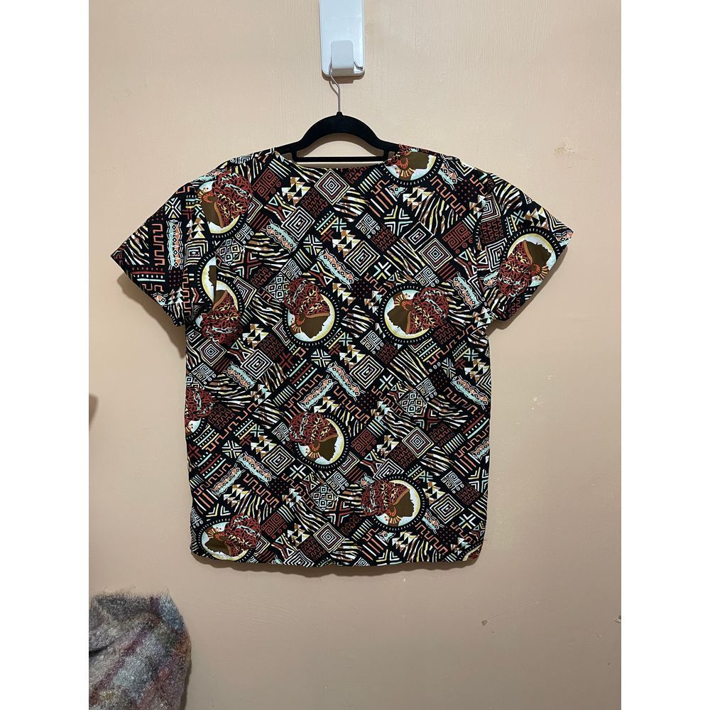 Bannock Court‎ Tribal Print Short Sleeve Medical Scrub Top Geo Pattern Aztec  L - Picture 4 of 9